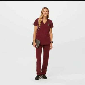 Figs scrub set women's burgundy size small petite